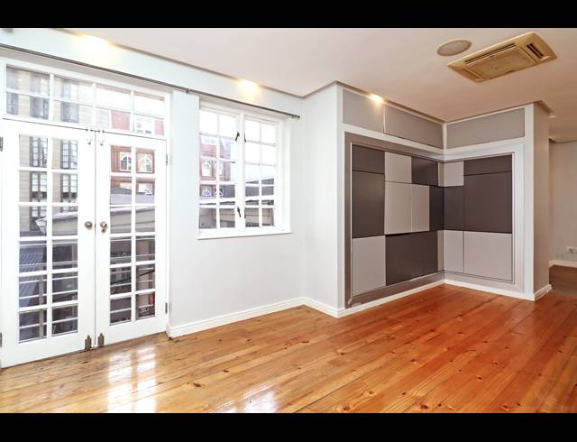 0.5 BEDROOM STUDIO APARTMENT SOLD IN CAPE TOWN CITY CENTRE